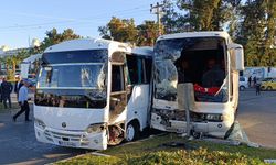 Antalya’da feci kaza, otel çalışanlarını taşıyan servisler çarpıştı