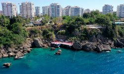 Antalya’nın ücretsiz plajları tehdit altında! Muratpaşa Belediyesi’nin suçu; ücretsiz halk plajı açmak…