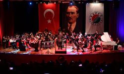 Kepez’in senfoni orkestrasından Cumhuriyetin 101. Yılına özel konser düzenlendi