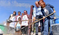 Mersin Büyükşehir Belediye Başkanı Vahap Seçer elini taşın altına koydu