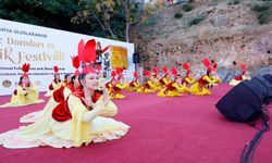 Alanya’da dans ve müzik dolu festival renkli görüntülere sahne oldu