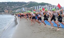 Halk Triatlonu, bu yıl yapılacak olan 33. Alanya Uluslararası Triatlon Yarışması’yla geri dönüyor