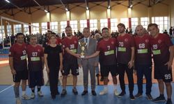 Voleybol turnuvasının kazananı Aksu Fen Lisesi