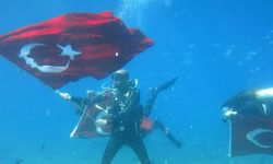 Fethiye’de Atatürk’ü deniz dibinde andılar