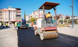 Kepez Gündoğdu Mahallesi’nde yağmur suyu drenaj çalışmasından sonra asfalt dökümü yapıldı