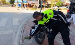 Antalya'da plakasını kapatan motosiklet sürücüsüne ceza kesildi