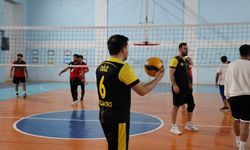 Adana’da öğretmenler voleybol turnuvasında