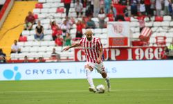 Antalyaspor ile sözleşmesi sona eren Ömer Toprak futbolu bıraktı