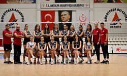 Muratpaşa’nın kadın voleybol takımı ‘Paşa’nın Sultanları’nın düğümü çözülüyor