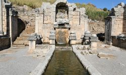 Perge’nin tarihi çeşmesinden 1800 yıl sonra su yeniden su aktı