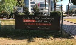 CHP'li gençler 'Yenidoğan Çetesi' rezaletini Antalya sokaklarına taşıdı