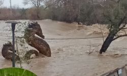 Sağanak, dolu ve fırtına Manavgat'ta hayatı adeta felç etti