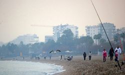 Antalya'da yağmur altında deniz keyfi