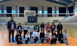 Korkuteli Belediyesi voleybol kış spor okulu başladı