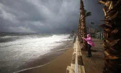 Antalya Körfezi’nde kuvvetli fırtına uyarısı