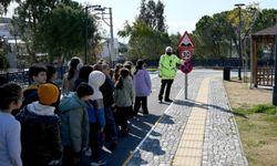 Kuşadası’ndaki trafik ve eğitim parkı sayesinde çocuklar hem öğreniyor hem eğleniyor