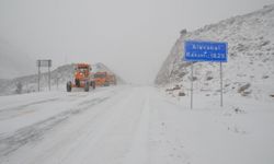 Antalya-Konya kara yolunda kar yağışı