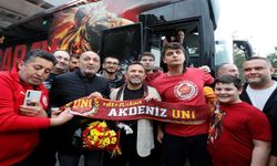 Galatasaray Antalya’ya geldi... Taraftardan sevinç nidaları