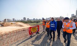 Mersin Büyükşehir Belediye Başkanı Vahap Seçer, yol çalışmalarını inceledi