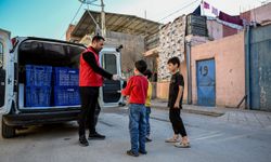 Mersin'de iftar yemekleri, ihtiyaç sahiplerinin sofralarına ulaşıyor