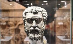 Septimius Severus'un heykel başı ve pişmiş toprak levhalar anavatanında