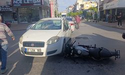 Antalya'da otomobil ile motosiklet çarpıştı, sürücü takla atarak yola savruldu