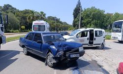Önünde seyreden araca arkadan çarptı