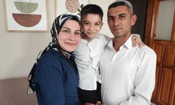 23 Nisan töreninde şarkı söyledi, ünlendi