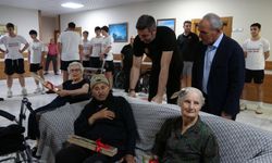 Genç basketbolculardan anlamlı ziyaret