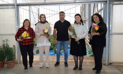 Anneler Günü için hazırlanan çiçekler Akdeniz Üniversitesi’nde satışa sunuldu