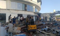 Antalya’da otel inşaatında balkon göçtü