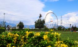 Büyükşehir Belediyesi Antalya’yı gökkuşağı renkleriyle güzelleştirdi
