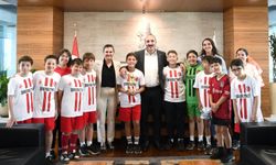 Başkan Kotan genç şampiyonları ağırladı