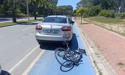 Bisiklet yoluna park eden otomobile bisiklet çarptı, Norveçli turist yaralandı