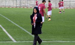 Burdur'un ilk kadın saha komiseri 200'üncü maçına çıktı