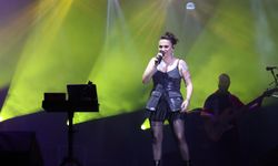 Antalya’da konser veren Ceylan Ertem yeni albümünü kadınlara adadı