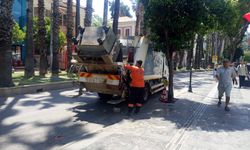 Antalya’nın en işlek caddesinde ekipler görev başında