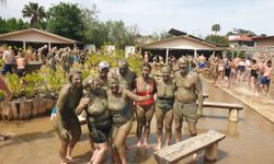 Dalyan'daki çamur banyosu turistlerin ilgi odağı oldu