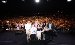 Denizli’de 19 Mayıs coşkusu... Melis Fis vatandaşları coşturdu