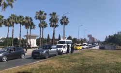 Kepez Belediyesi önünde zincirleme kaza
