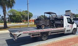 Direksiyon hakimiyetini kaybeden motorlu bisiklet devrildi