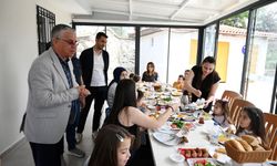 Öğretmenlerden Tepe Parkı’nda Anneler Günü etkinliği yapıldı