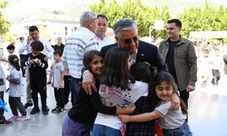 Kemer Belediye Başkanı Necati Topaloğlu kermese katıldı
