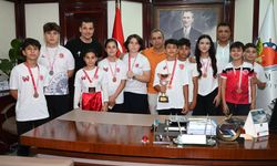 Kemer’deki büyük başarı belediye başkanı ile kutlandı