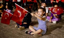 Kepez’de 19 Mayıs coşkusu: Gençlerden efsane sanatçılara saygı konseri