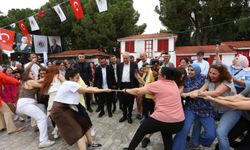 Kepez’den renkli görüntüler… Anneler yarıştı, çocuklar izledi