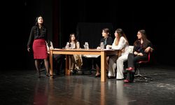 Liselerarası Tiyatro Festivali’nde “Jüri” ayakta alkışlandı