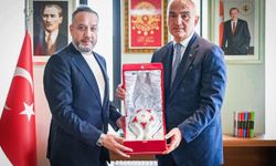 3 milyon Euro beklenen localardan ilkini Bakan Nuri Ersoy aldı