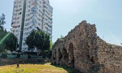 Antalya’da lüks konutlara rağmen tarihi hamam direniyor