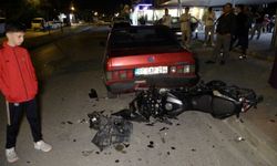 Motosikletli gençlerin ölümle burun buruna geldiği kaza kamerada